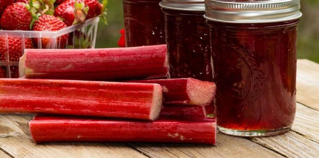 confiture de fraises et rhubarbe a l ancienne