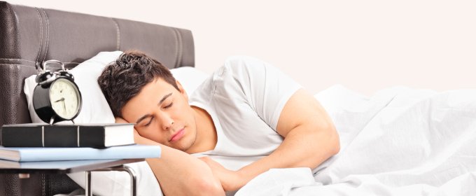 conseil sommeil homme au lit