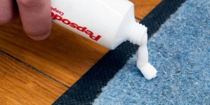 dentifrice detacher tapis
