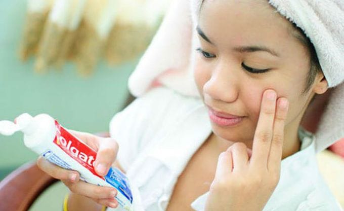 dentifrice nettoyer visage peau acne