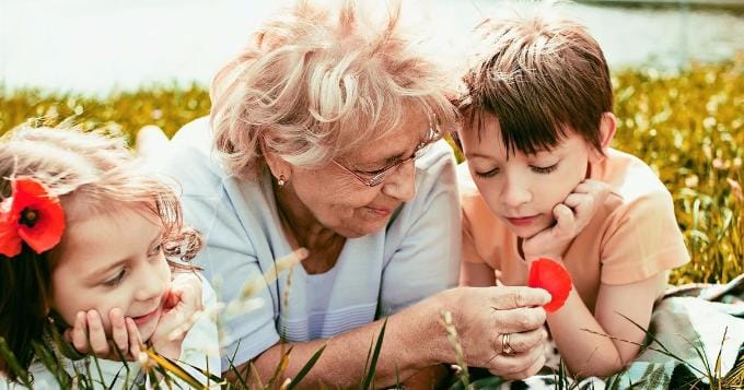 grandmere avec enfants