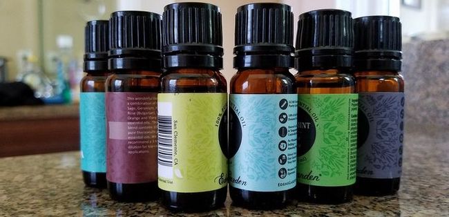 huiles essentielles bouteilles