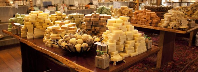savons noirs en magasin