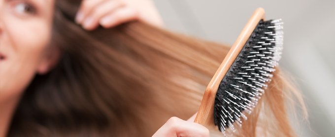 vinaigre cheveux brosse